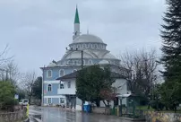 The mosque went around the mosque and called the adhan.