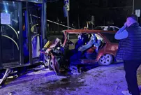 An IETT bus collided with a car, resulting in the death of 2 people.