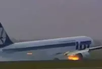 The pilot successfully managed to land the aircraft with the landing gear that did not deploy.