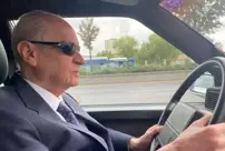 Bahçeli drove through the streets of Ankara accompanied by a Ferdi Tayfur song.