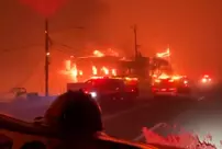 The flames are consuming the USA! Terrifying images from the fire that hundreds of firefighting teams couldn't extinguish.