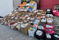 Thousands of boxes of medicine were found in the warehouse! Father and son blamed each other.