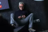 Mourinho, who has been in the spotlight with his words, is now facing backlash for his sitting posture.