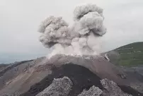 The alert level has been raised to the highest level due to the eruption at Ibu Volcano.