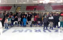 Erzurum Gençlik ve Spor İl Müdürlüğü'nden Öğrencilere Karne Hediyesi: Buz Pateni Şenliği