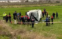 Denizli'ye turnuvaya giden öğrencileri taşıyan midibüs devrildi: 2 ölü, 26 yaralı