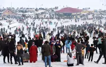 Karacadağ Kayak Merkezi Ziyaretçi Akınına Uğradı