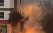 Pendik'te Park Halindeki Otomobilde Yangın Çıktı