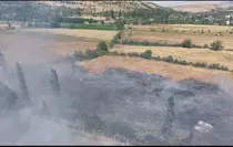 Malatya'nın Doğanşehir İlçesinde Arazi Yangını Söndürüldü