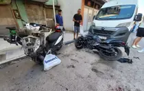 manisa-da-otomobilin-iki-motosiklete-carptigi-18777385_amp.jpg
