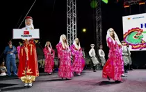 Samsun'da 35. Uluslararası Halk Oyunları Festivali Başladı