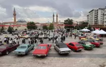 Sivas Kongresi'nin 106. Yıl Dönümünde Klasik Otomobil Fuarı Açıldı