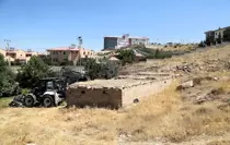 Van'da Ahır ve Metruk Yapıların Yıkımına Devam Ediliyor