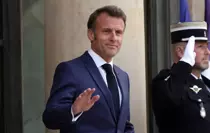 Fransa Cumhurbaşkanı Macron'un heykelini çaldılar