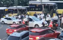 Kadınların park yeri kavgası! Tekme tokatlar hava uçuştu
