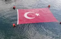 golde-turk-bayragi-acip-jandarma-nin-kurulus-18755922_amp.jpg