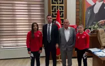 Kaymakam Emrah Aslan, Başarılı Güreşçileri Ağırladı
