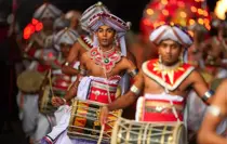 Sri Lanka'da Esala Perahera Festivali Coşkuyla Kutlandı