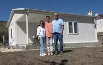 Eski manken Engin Koç, Sivas'taki köy evinde