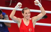 Buse Naz Çakıroğlu, Dünya Boks Şampiyonası'nda çeyrek finale yükseldi