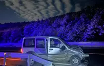 Ardahan'da bariyerlere çarpan hafif ticari araçtaki 4 kişi yaralandı