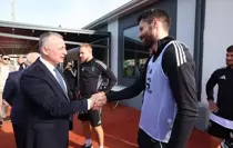 Kocaeli Büyükşehir Belediye Başkanı Büyükakın, Kocaelispor antrenmanını ziyaret etti