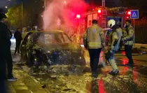 Küçükçekmece'de seyir halindeyken alev alan otomobil kullanılamaz hale geldi