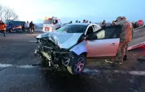 Kars'ta iki otomobilin çarpışması sonucu 6 kişi yaralandı