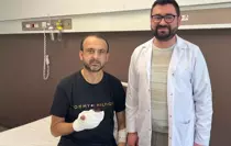 Kopan parmağını buz poşetine koyup yurt dışından Türkiye'ye geldi