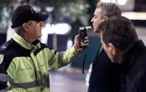 Yunanistan'da olay görüntü! Başbakanı durdurup alkolmetre üflettiler