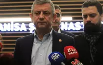 Gülşah Durbay'ın ailesini ziyaret eden Özgür Özel, gözyaşlarını tutamadı