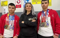 İkizler, öğretmenlerinin tavsiyesiyle başladıkları bilek güreşinde dünya ve Avrupa şampiyonu oldu