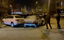 Kayseri'de 2 otomobilin çarpışması sonucu 2'si yaya 4 kişi yaralandı; kızının yaralandığını duyan baba tepki gösterdi