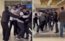 Nedeni bilinmiyor! AVM'nin ortasında birbirlerine girdiler