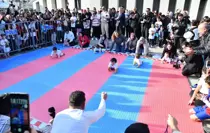 Osmaniye'de bebek emekleme yarışması renkli görüntülere sahne oldu