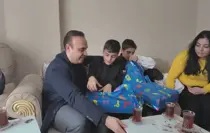 Bağcılar'da yerde buldukları altını sahibine teslim eden iki çocuğa Bakan Kacır'dan ziyaret