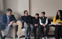 Bakan Kacır'dan İstanbul'da buldukları altını sahibine teslim eden çocuklara ziyaret