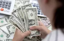 Bankalardaki döviz mevduat hesaplarında 4 yıl sonra bir ilk