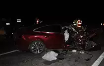 Çanakkale'de iki otomobilin çarpıştığı kazada 5 kişi öldü, 1 kişi yaralandı