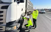 Mardin'de trafik polisleri araçları denetledi