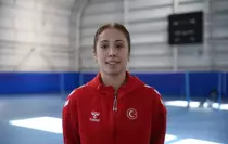 Milli badmintoncu Özge'nin hedefi Türkiye'ye yeni madalyalar kazandırmak