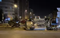 Kayseri'de iki otomobil çarpıştıktan sonra takla attı: 2 yaralı