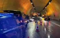 Sağanak yağış kazayı beraberinde getirdi: Tünel'de takla attı