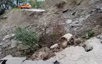 Cide-İnebolu kara yolu, heyelan nedeniyle ulaşıma kapatıldı