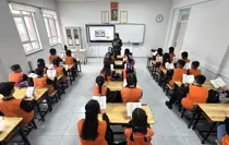 Vanlı öğrencilerin Sincan Uygur Özerk Bölgesi'yle ilgili kaleme aldığı şiirler kitaplaştırıldı