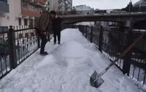 Gümüşhane'de tır şoförü kardan kaplumbağa yaptı