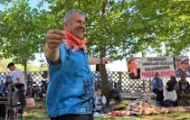 Denizlili ünlü besteciden yürekleri ısıtacak yeni şarkı