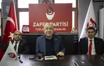 Zafer Partisi Genel Başkanı Özdağ, Tuzla İlçe Başkanlığı'nda partililerle bir araya geldi