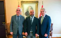 MHP Lideri Bahçeli, TFMD heyetinin fotoğrafını bizzat çekti