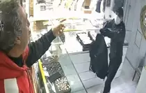 Kuyumcudan 3 milyon liralık altın çalıp kaçtı